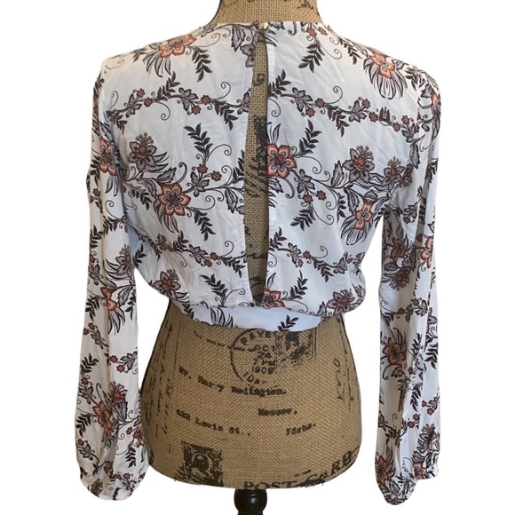 Charlotte Russe Floral Cropped V Neck Open Back Long Sleeve Boho Top - Size S - Picture 3 of 9